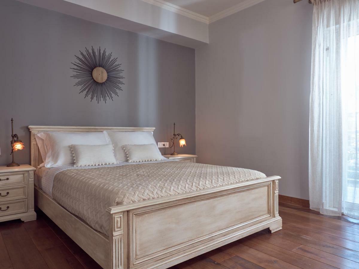 Golden July Luxury Villa Akrotiri  エクステリア 写真