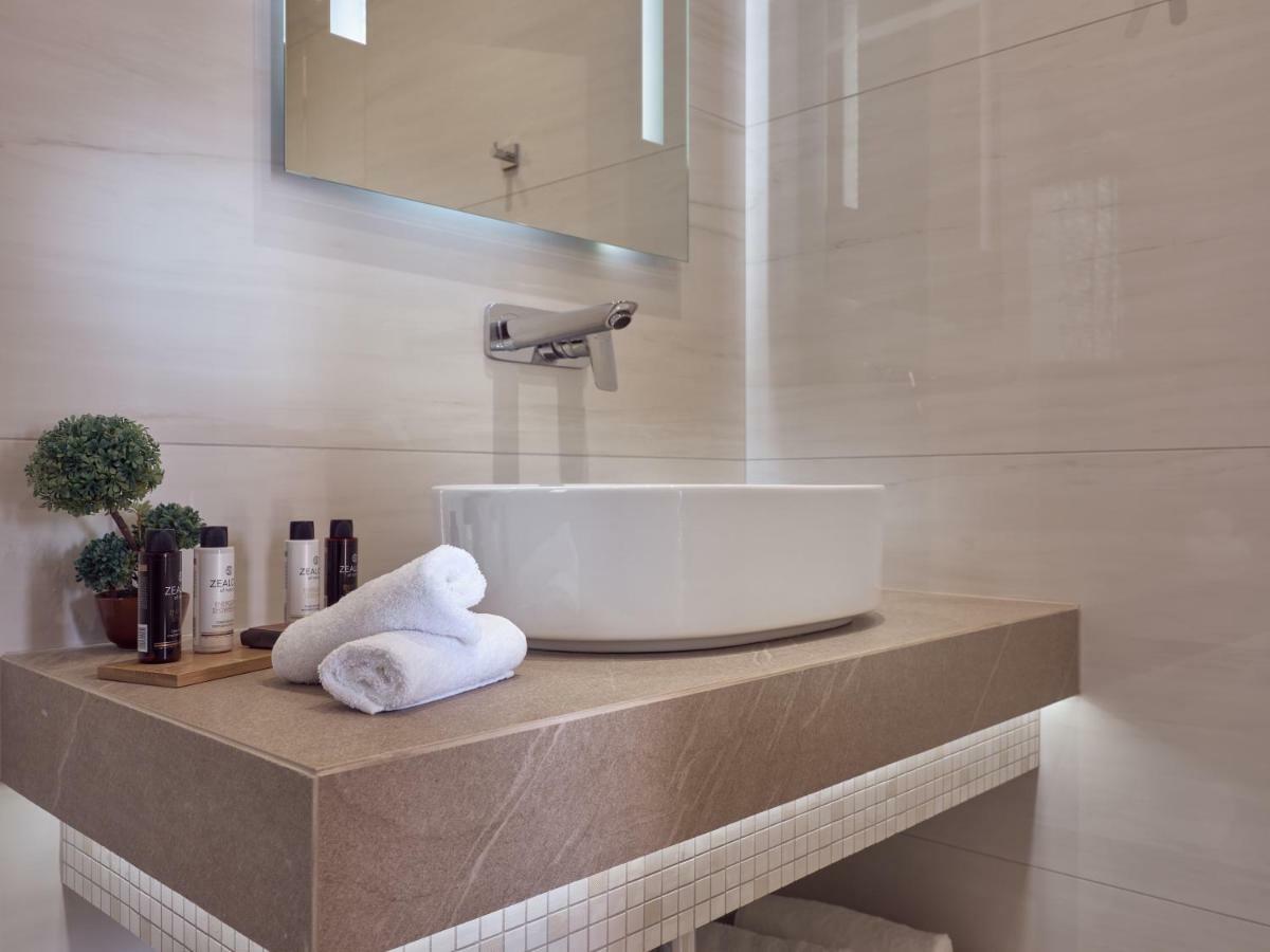 Golden July Luxury Villa Akrotiri  エクステリア 写真