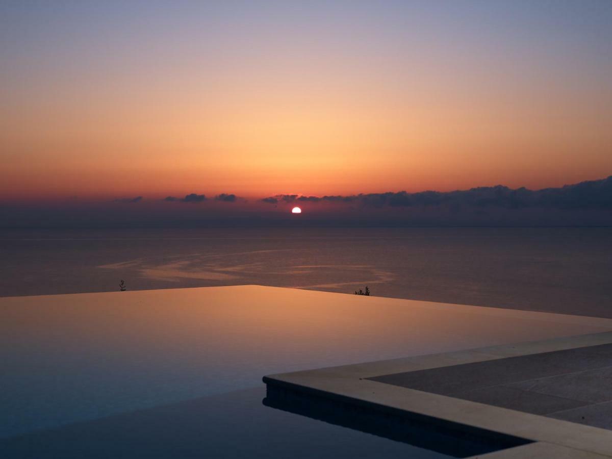 Golden July Luxury Villa Akrotiri  エクステリア 写真