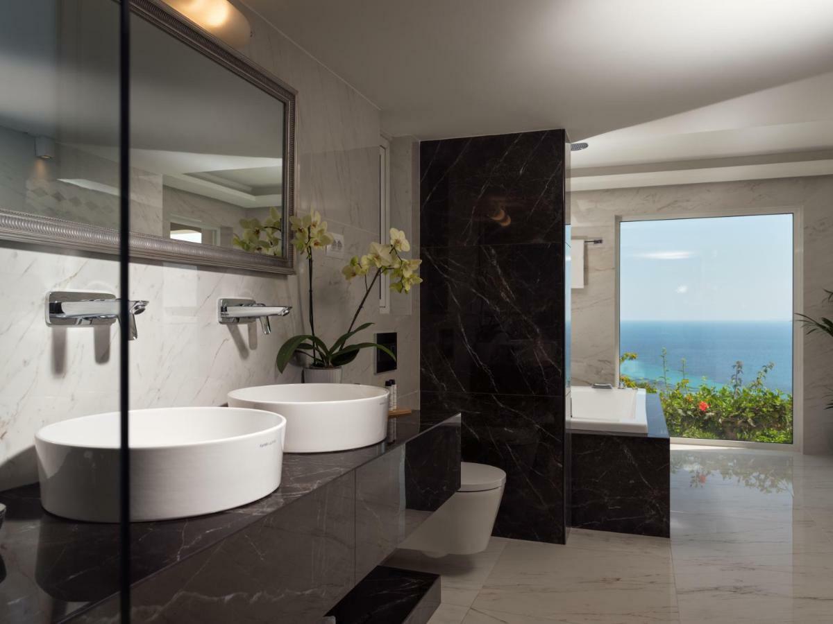 Golden July Luxury Villa Akrotiri  エクステリア 写真