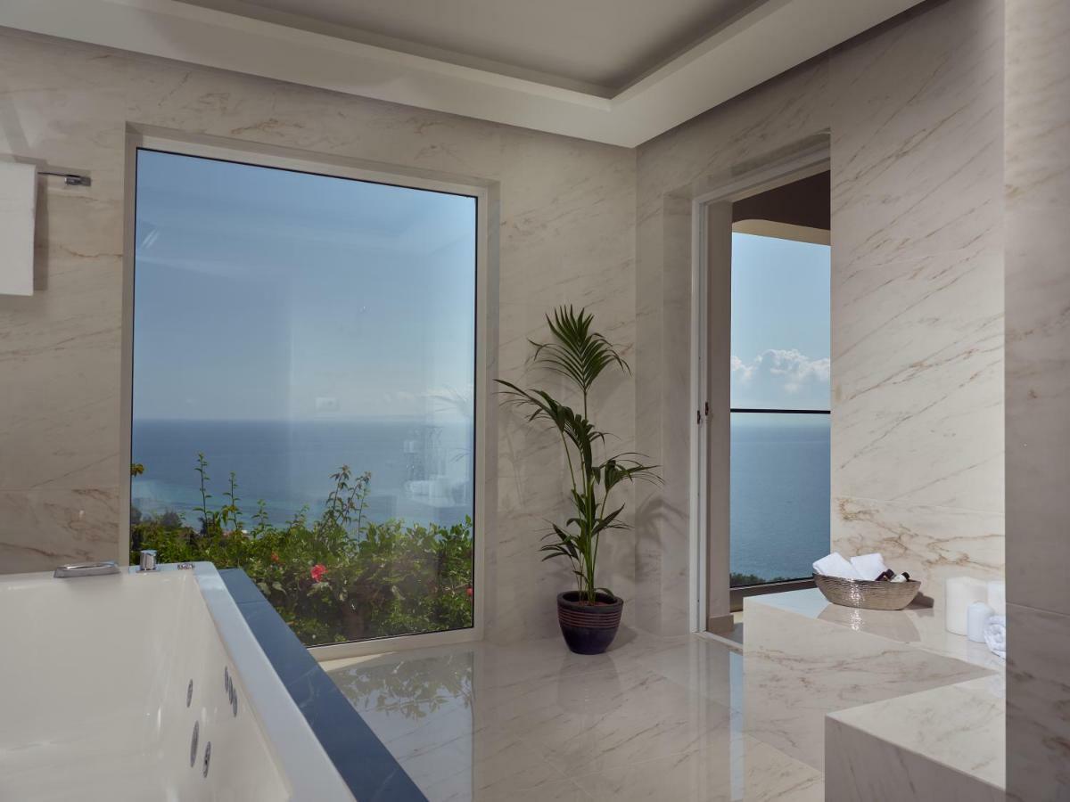 Golden July Luxury Villa Akrotiri  エクステリア 写真