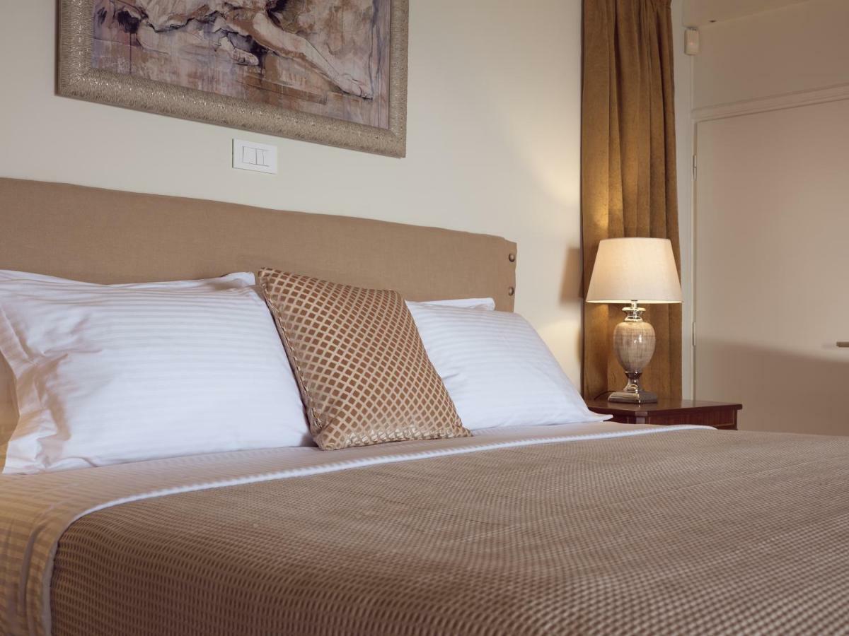 Golden July Luxury Villa Akrotiri  エクステリア 写真