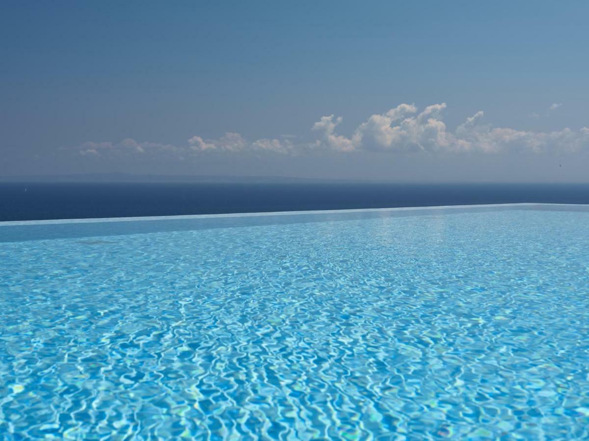 Golden July Luxury Villa Akrotiri  エクステリア 写真