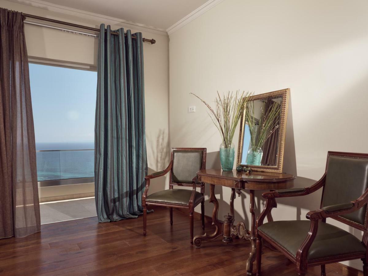 Golden July Luxury Villa Akrotiri  エクステリア 写真
